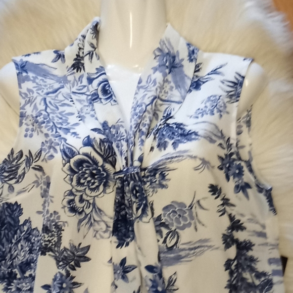 Tahari Floral Country Toile Sleeveless Blouse - Picture 11 of 16